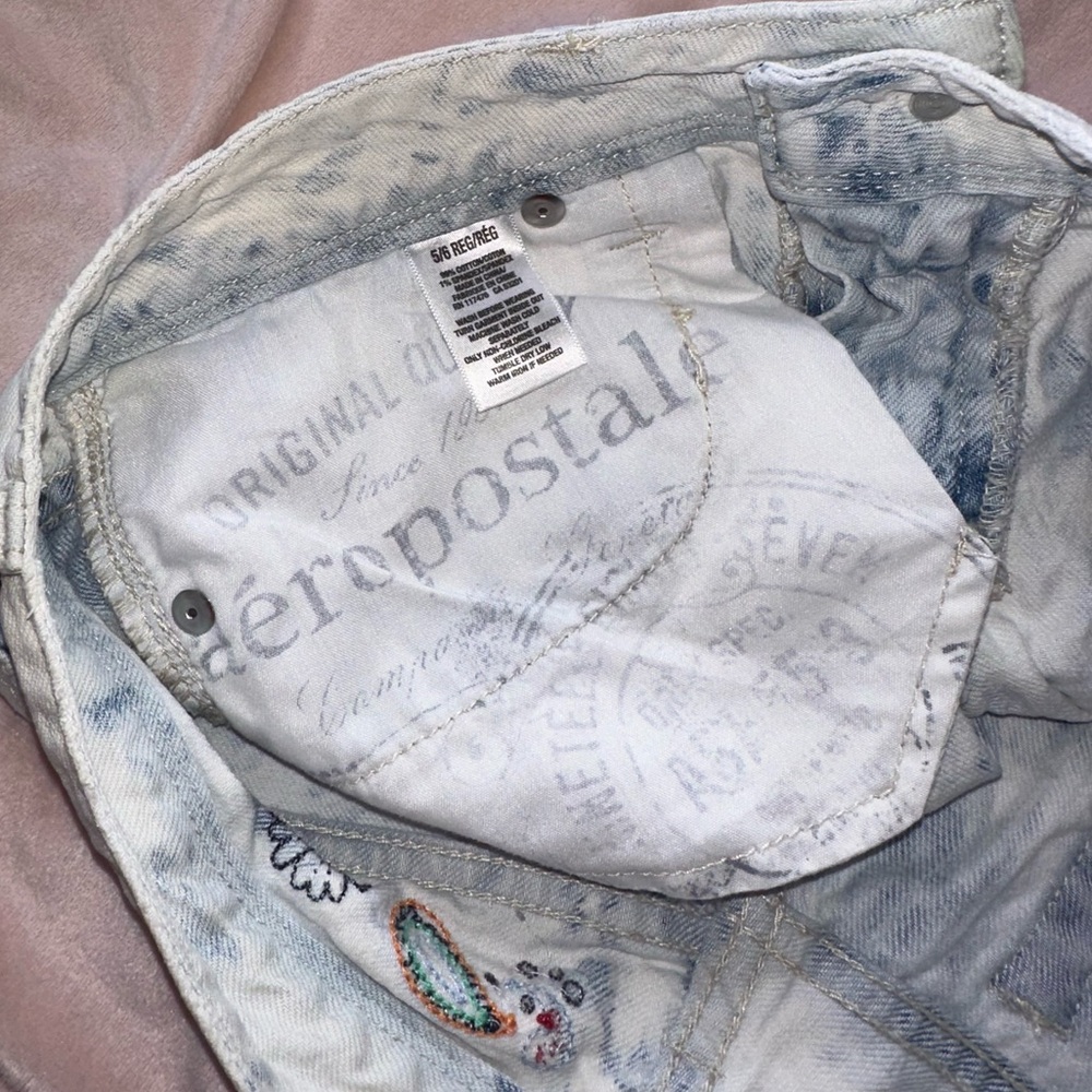 Y2K AÉROPOSTALE EMBROIDERED & FRAYED DISTRESSED DENIM SHORTS · SIZE 5/6 (JR's) - Picture 5 of 9